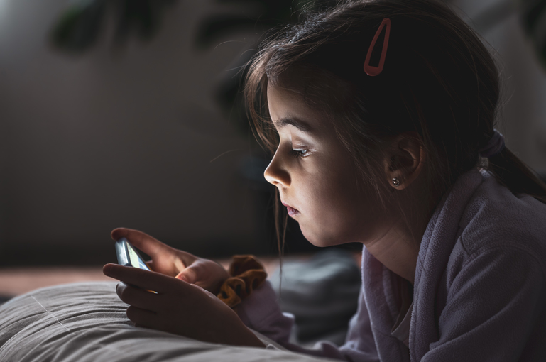 mobile addiction in children and easy ways to prevent or control it